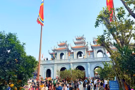 Hải Phòng: Người dân nô nức về đền Quan Lớn Tuần Tranh cầu an, cầu lộc đầu năm mới