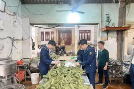Khởi tố cơ sở sản xuất giò chả dùng hàn the, tung hàng nghìn sản phẩm ra thị trường