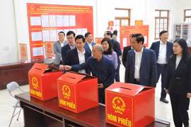 Bộ trưởng Bộ Nội vụ kiểm tra công tác bầu cử và vận hành chính quyền hai cấp tại Lạng Sơn