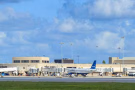 Sân bay Florida và loạt công trình được đổi theo tên ông Trump