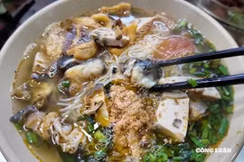 Thực hư bát bún riêu 80.000 đồng tại chợ Đồng Xuân gây tranh cãi