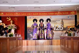 Áo dài Việt Nam lần đầu sải bước tại Tuần lễ Thời trang London 2026