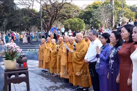 Tưởng niệm nạn nhân đại dịch COVID-19: Khắc ghi bài học lớn về sức mạnh đại đoàn kết