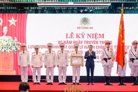 Thủ tướng: Bảo đảm an ninh, trật tự là cốt lõi, người dân, doanh nghiệp là trung tâm phục vụ