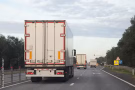 Vì sao không nên vượt xe container từ bên phải?