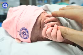 Những 'công dân nhí' đầu tiên của Thủ đô chào đời trong khoảnh khắc giao thời 2026