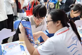 Đam mê game có học được nhân văn?