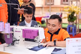 Máy móc tích hợp AI: 'Lời giải' cho ngành dệt may Việt cứ sau Tết là thiếu nhân sự