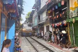 Giảm tần suất chạy tàu qua khu vực phố cà phê đường tàu Hà Nội
