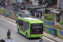 Hà Nội đưa thêm 53 xe buýt điện vào hoạt động