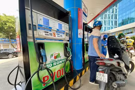 Tiết kiệm năng lượng từ… ngô và sắn: Xăng E10 'trúng nhiều đích'