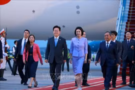 Tổng thống Hàn Quốc Lee Jae Myung và Phu nhân đến Hà Nội, bắt đầu thăm cấp Nhà nước tới Việt Nam