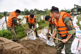 Hỗ trợ ăn, nghỉ, đi lại cho lực lượng phòng, chống thiên tai làm nhiệm vụ xa nơi cư trú