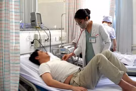 Hơn 90 người nghi ngộ độc sau khi ăn bánh mì vỉa hè ở Vũng Tàu