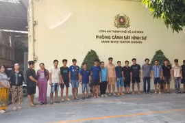 TP. HCM: Bắt tạm giam 24 người trong đường dây 'phù phép' tăng trọng lượng xe container