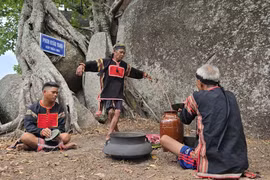 Gia Lai: Lên đỉnh núi thần Chư Tao Yang, nghe phụ tá Vua Lửa hô mưa, gọi gió