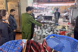 Khởi tố 2 mẹ con chủ cơ sở giò chả ở Hưng Yên dùng hàn the