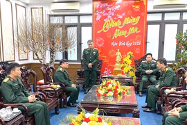 Thứ trưởng Bộ Quốc phòng Nguyễn Văn Hiền kiểm tra, chúc Tết lực lượng vũ trang và Nhân dân tỉnh Tuyên Quang