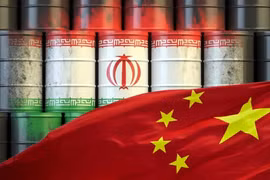 Iran đánh thẳng vào petrodollar bằng dầu thanh toán nhân dân tệ