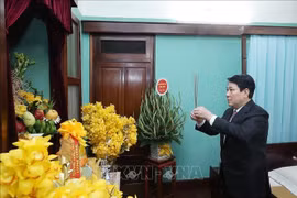 Chủ tịch nước Lương Cường dâng hương tưởng niệm Chủ tịch Hồ Chí Minh tại Nhà 67