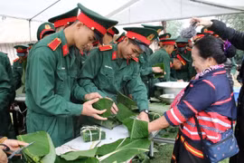 Ấm áp chương trình ‘Bánh chưng xanh - Tết vì người nghèo’