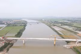 Cầu Cẩm Lý sắp hoàn thành, xóa điểm nghẽn giao thông đặc thù hiếm có