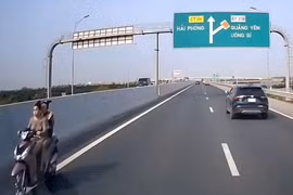 Phạt nặng hai thiếu nữ phóng xe máy ngược chiều trên cao tốc Hải Phòng - Móng Cái