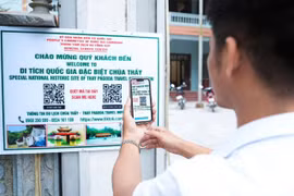 Di tích chùa Thầy áp dụng quét mã QR thay thế hướng dẫn viên truyền thống