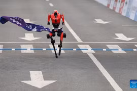 Robot vượt kỷ lục con người trong cuộc thi bán marathon