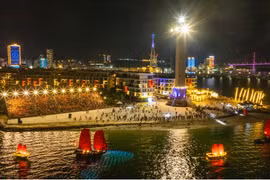 Hàng nghìn du khách đổ về “thương cảng” VUI-Fest Ha Long ngày khai trương