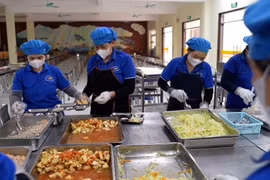 Bữa ăn học đường: Nỗi lo vẫn chưa nguôi