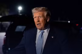 Ông Trump dọa áp thuế 200% rượu vang để Pháp vào Hội đồng Hòa bình Gaza