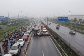 Giao thông Hà Nội sáng 5/2: Quốc lộ 5 tắc dài, đường Láng di chuyển khó khăn