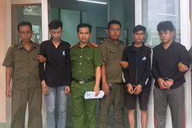 Nhóm đối tượng vác mã tấu truy sát đồng nghiệp trước cổng khu công nghiệp