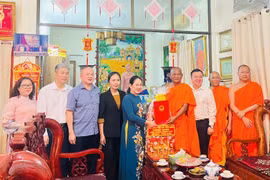 Bộ Dân tộc và Tôn giáo chúc Tết Chôl Chnăm Thmây tại chùa Candaransi hơn 80 năm tuổi