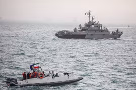 Iran tập trận ở eo biển Hormuz trước thềm cuộc đàm phán với Mỹ