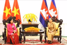 Chủ tịch UBTƯ MTTQ Việt Nam Bùi Thị Minh Hoài gặp mặt Phó Chủ tịch Đảng Nhân dân Campuchia