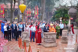 Dâng hương khai hội mùa xuân Côn Sơn - Kiếp Bạc
