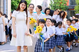 Tuyển sinh lớp 1 ở Hà Nội: Phụ huynh thấp thỏm, nhà trường 'chờ chỉ đạo' sau sáp nhập