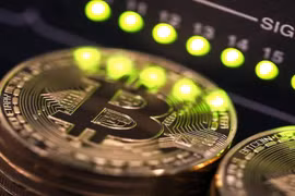 Giá Bitcoin lấy lại mốc 70.000 USD khi Tổng thống Donald Trump tuyên bố có thể chấm dứt chiến tranh với Iran