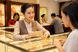 Giá vàng hôm nay 23/3: SJC, BTMC, PNJ đứng yên, chênh lệch với thế giới vẫn lớn