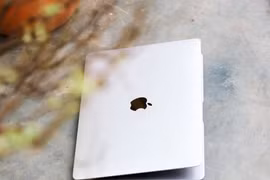 Apple sắp ra mắt MacBook giá rẻ dùng chip iPhone với màn hình 12,9 inch vào mùa xuân này