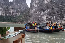 Triệt phá "sới bạc" trên biển, thu hơn 400 triệu đồng, bắt và tạm giữ 30 đối tượng