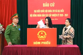 Những lá phiếu bầu cử trong trại tạm giam