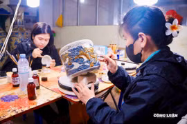 Làng gốm Bát Tràng tất bật vào mùa cao điểm trước Tết Nguyên đán