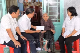 Chủ tịch nước quyết định tặng quà cho người có công nhân dịp Tết Bính Ngọ
