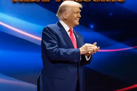 Tổng thống Trump từ chối xin lỗi về video AI ghép mặt ông bà Obama