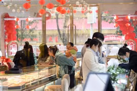 Cơn sốt vàng lan rộng khắp Trung Quốc khi giá vàng tăng trở lại trước dịp Tết