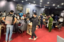 Mang 4 tiền án "ông trùm" vẫn mở sòng Poker trái phép trong khách sạn