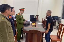 Đổ chất thải rắn trái phép, chủ xưởng ở Bắc Ninh bị bắt tạm giam